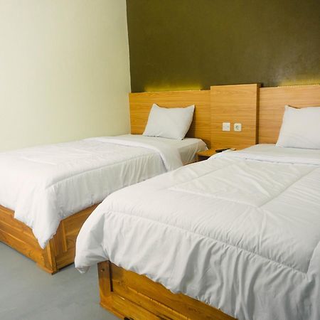 Grand Khalifah Guesthouse Sumbawa Ngoại thất bức ảnh