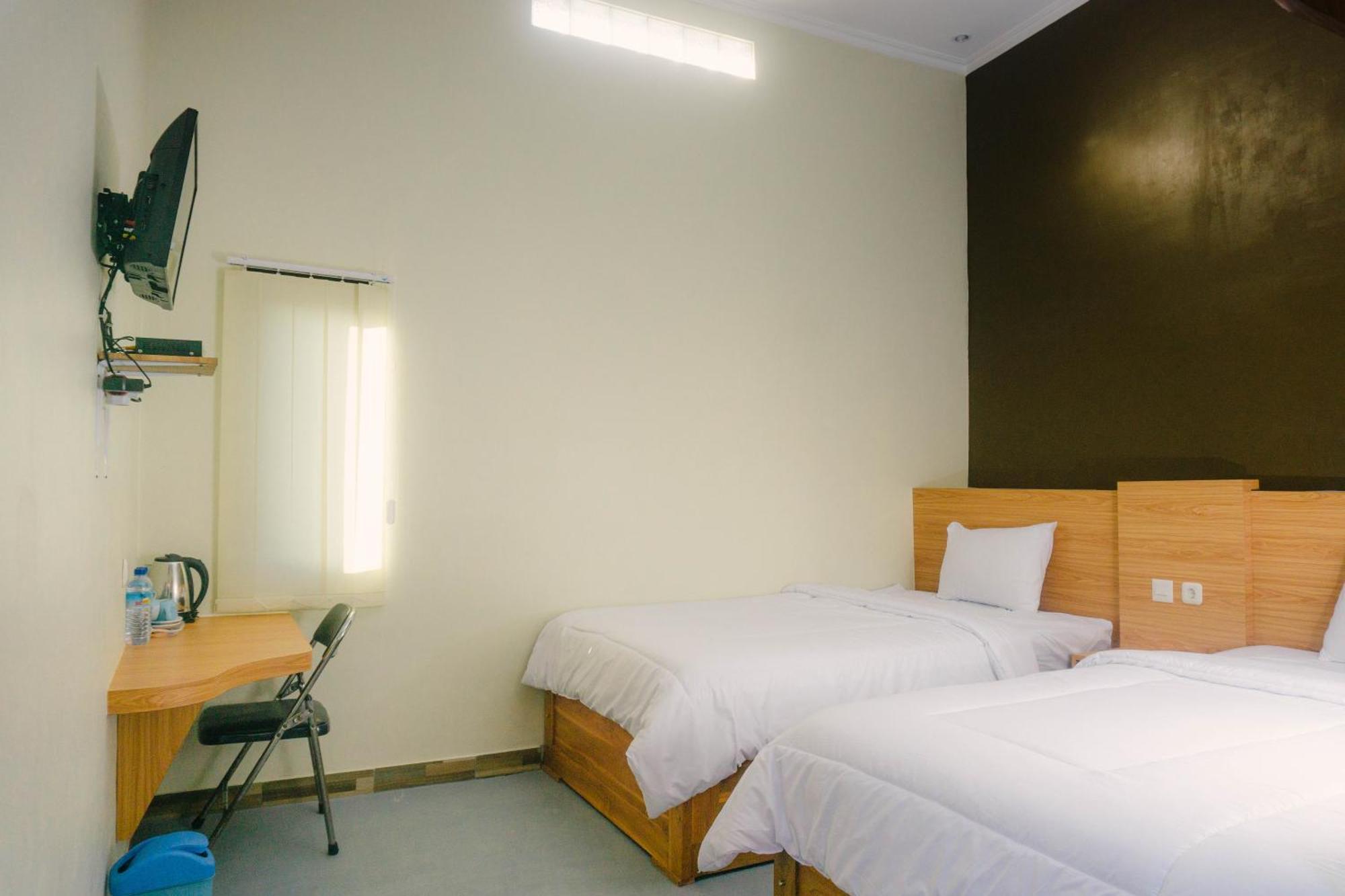 Grand Khalifah Guesthouse Sumbawa Ngoại thất bức ảnh
