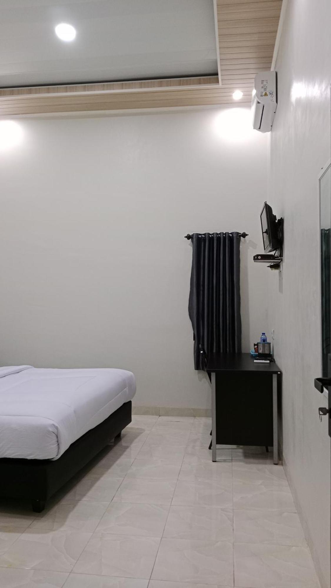 Grand Khalifah Guesthouse Sumbawa Ngoại thất bức ảnh