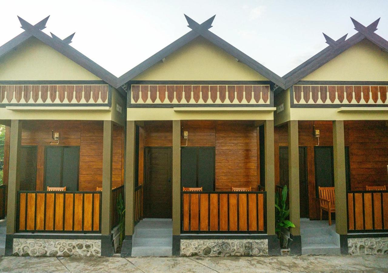 Grand Khalifah Guesthouse Sumbawa Ngoại thất bức ảnh